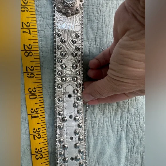 BLAZIN ROXX FLORAL CONCHO & CRYSTAL METALLIC SILVER LEATHER BELT - Picture 5 of 6